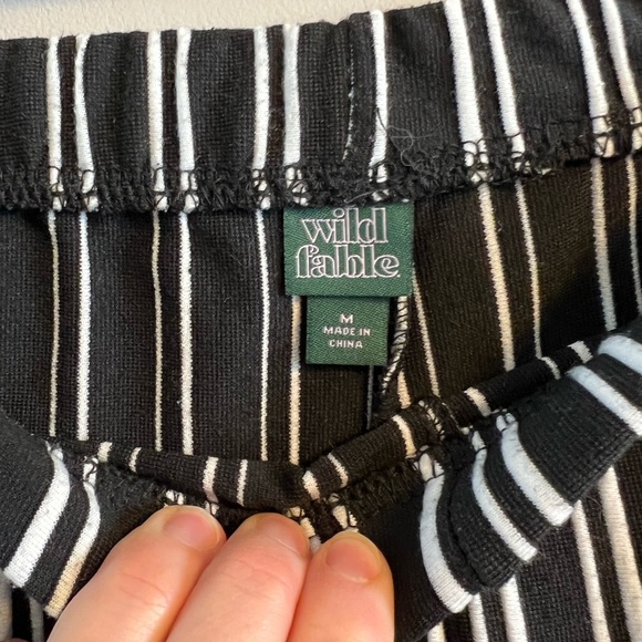 Wild Fable Wide Leg Crop Black/White Stripe Gaucho Pant with Elastic Waistband M - Picture 3 of 5